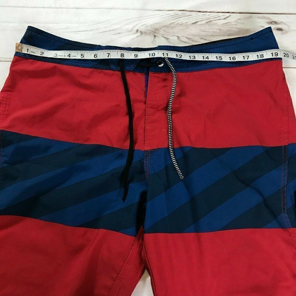 Volcom Mens Mod Tech Red Blue Board Shorts Size 36 - Picture 7 of 10